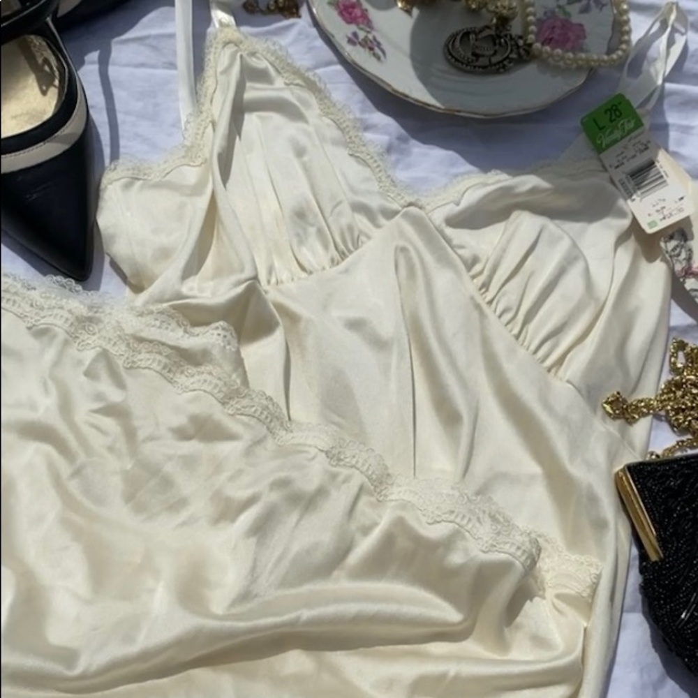 NWT Vanity Fair Lingerie/Vintage shadow line/32-34 /Vintage Lingerie